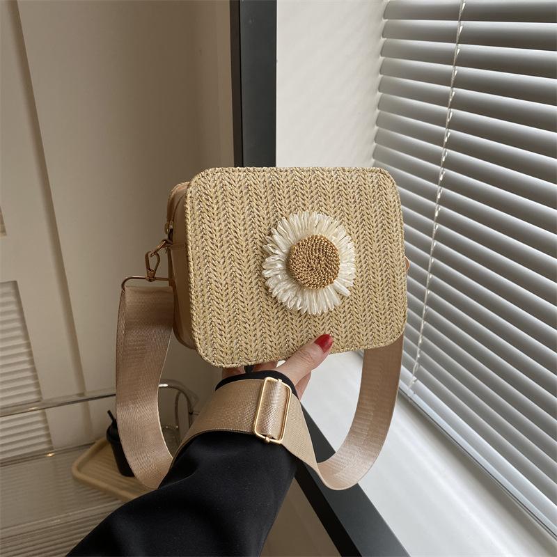 Straw-woven Flower Vacation Bag New Style Beach Fashion Crossbody Bag Small Fresh and Fashionable Bag