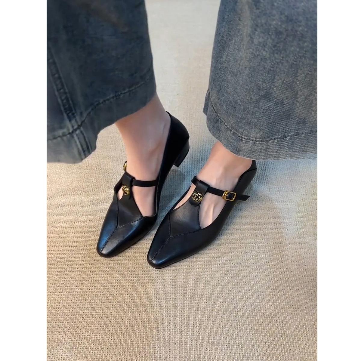 

Sheepskin version~ French one-word buckle with Mary Jane shoes, light mouth hollow retro camellia commuter thick heel single shoes women 35