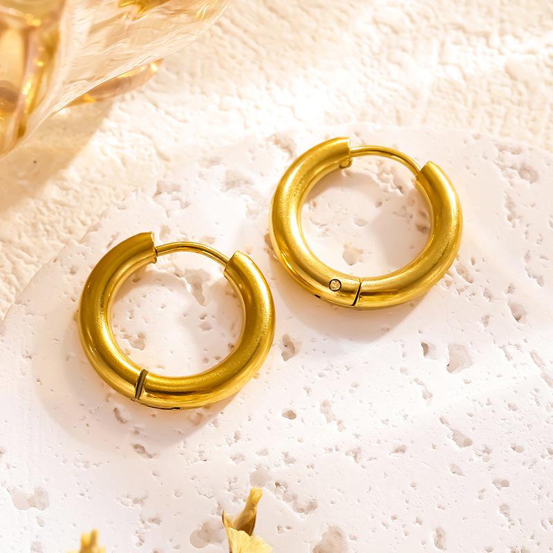 High-End Smooth Hoop Earrings: Light Luxury, Simple, Versatile, Non-Fading, Cold Style for Couples
