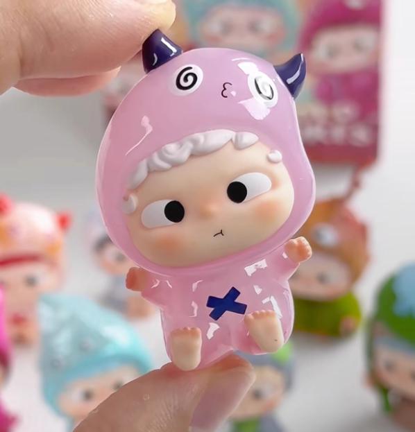 Černá Hra Heyone Oh Cub Kapuce Dobrodružství Roztomilá Série Částic Mini Slepá Krabička Roztomilá Trendy Hračka Ozdoby Dárek na Valentýna