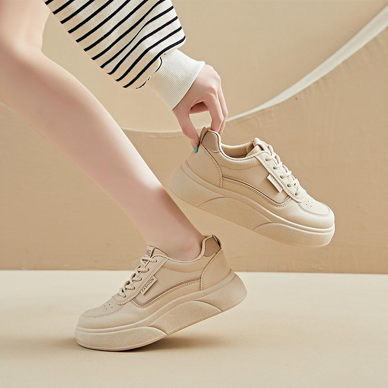 Height-increasing platform white shoes women's 2025 autumn new leather versatile sports shoes student soft-soled casual board shoes