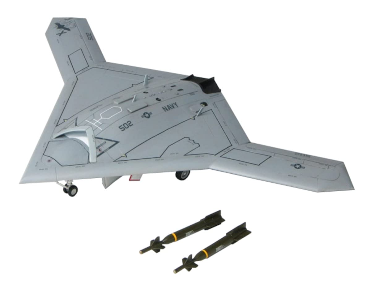 

Platz US Navy Unmanned Bomber Plastic Model 1/72 X-47B w/GBU-27