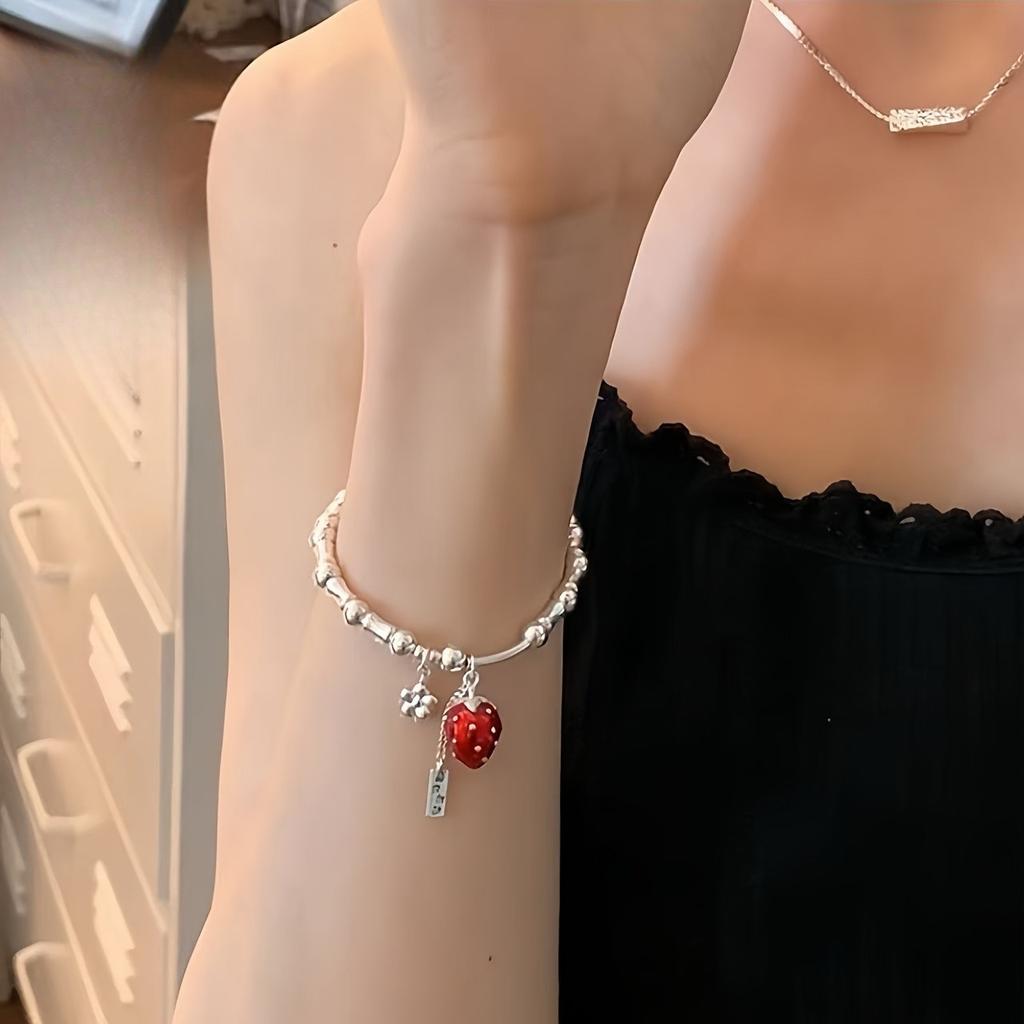 One Exquisite Strawberry Bracelet, Suitable for Parties/Valentine's Day/daily Wear, A Gift for Anniversaries and Special Occasions