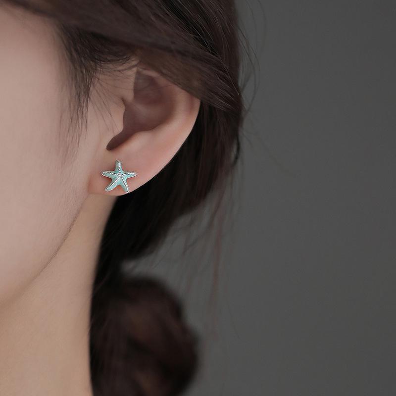 Asymmetrische Seestern- & Muschel-Ohrstecker - Sommer 2024 Trend, Minimalistisches Nischendesign für Damen