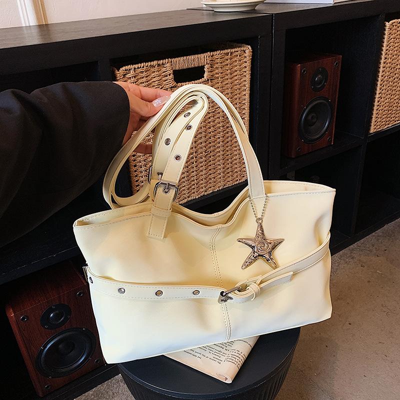 Borsa a tracolla capiente da sottoascellare, stile a spalla singola, con texture di alta qualità per il pendolarismo quotidiano.