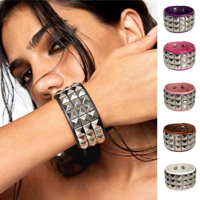 Bracciale Rivettato Stile Punk Europeo e Americano per Nightclub - Accessorio Subcultura in Pelle PU per Coppie