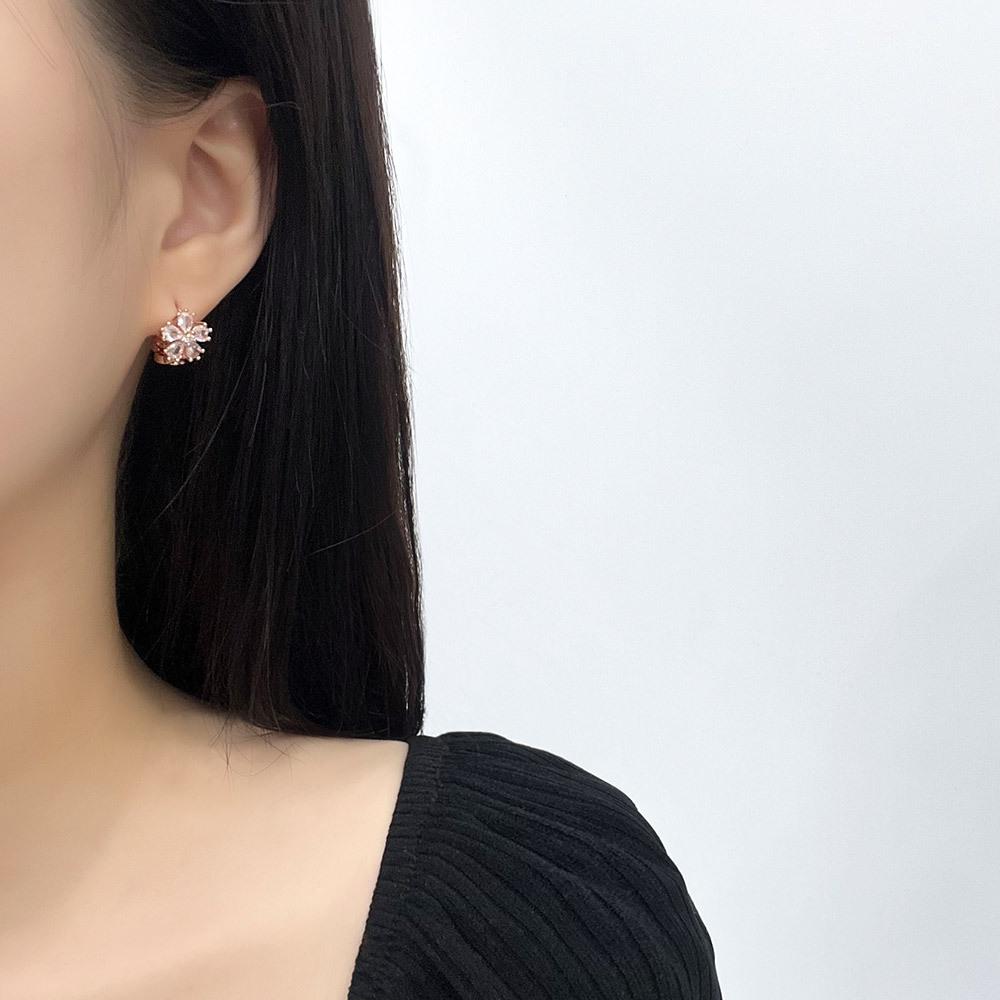 Dieuamour 14K Gold Pin Bello Mini Flower One-Touch Earrings