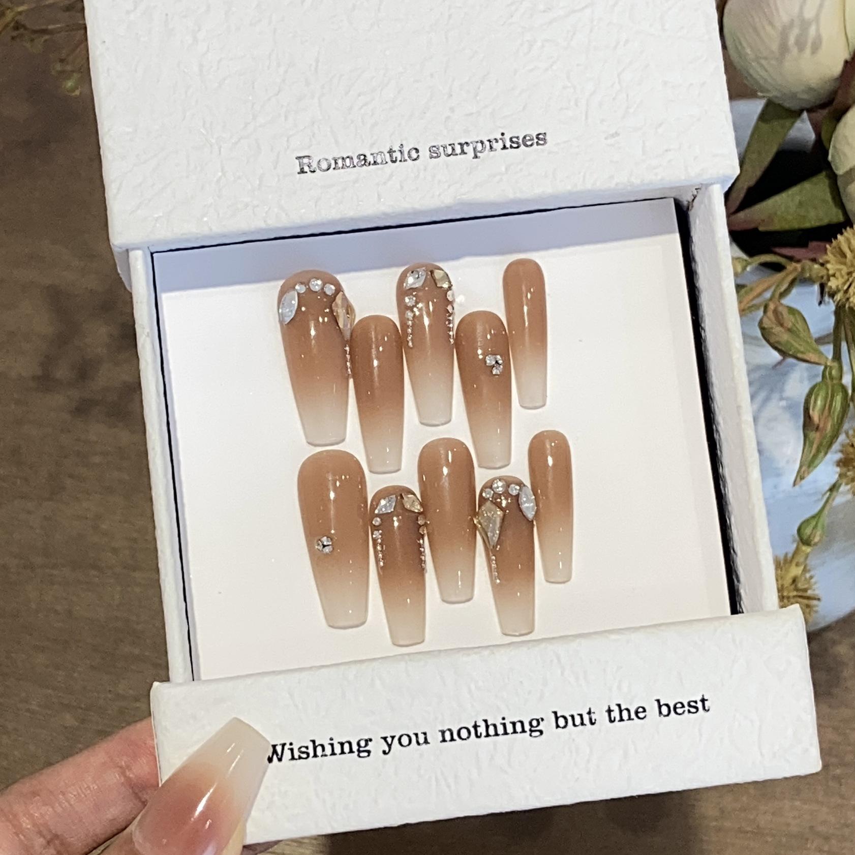 

Простая основа Майяра с шампанским, серебряная крошка, небольшой ромб, овсяное молоко, кофе, можно снять L