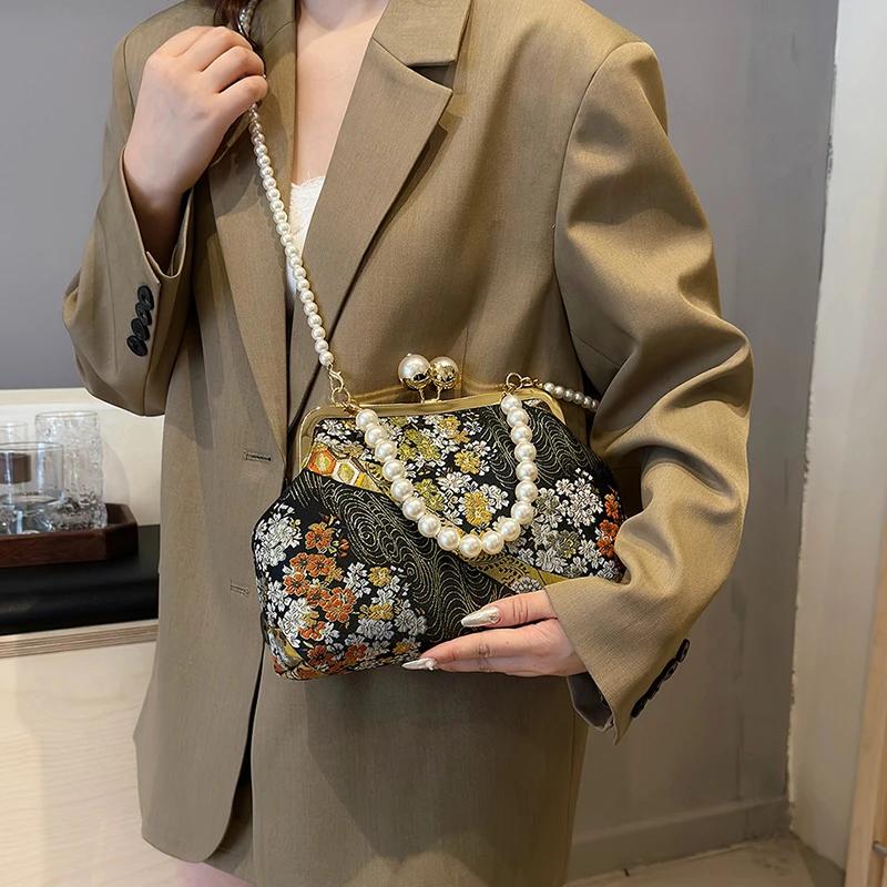 Kleine Umhängetaschen mit Stickerei im chinesischen Stil für Frauen 2024 Winter Luxushandtaschen Hochwertige Umhängetasche mit Perlen für den Abend