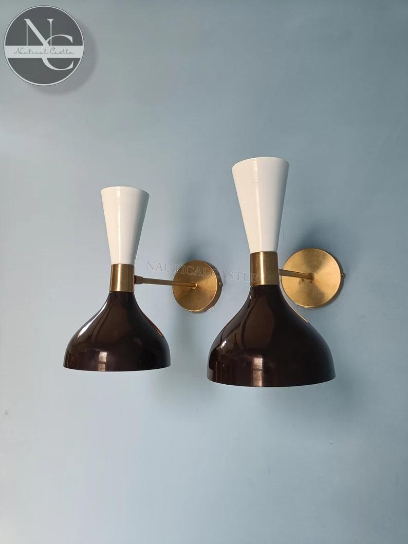 

Mid Century Italian Brass Wall Sconce Pair: Black & White Diabolo Light чорний