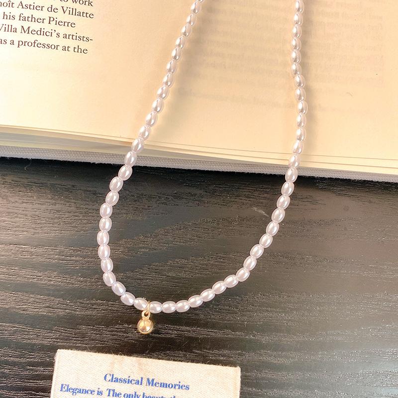 

French Simple Pearl Necklace Women s Premium Neck Chain Retro Niche Premium Clavicle Chain Girlfriend Temperament Accessories золотий