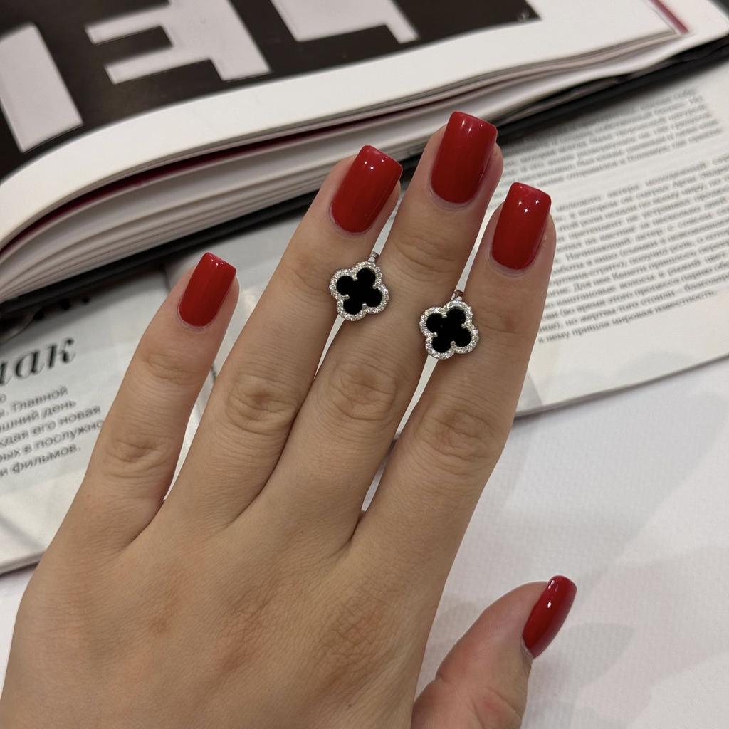 Серебряные серьги с натуральным ониксом, фианитами (60002100)