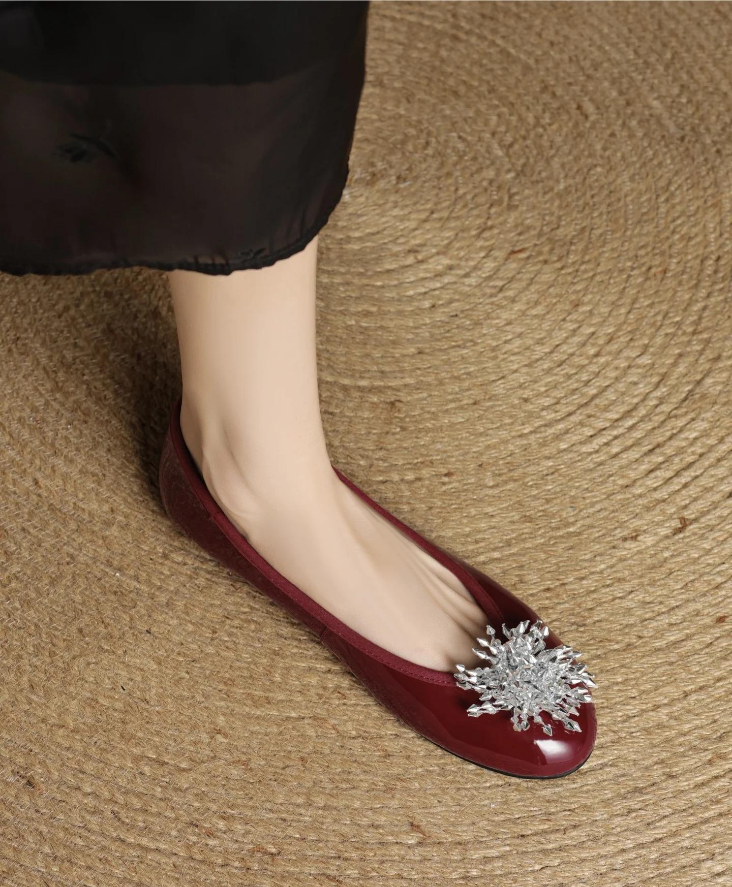 

Sheepskin version~ 2025 new round head flat bottom ballet shoes high sense rhinestone fireworks shallow mouth commuting single shoes women 40 бордовый