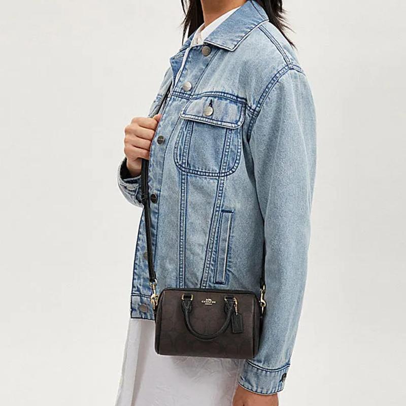 Coach Rowan 18 Frontlogo klassisch und elegant PVC Schulter Crossbody Tasche Handtasche kleine Größe Damen braun Presbyopie und schwarz