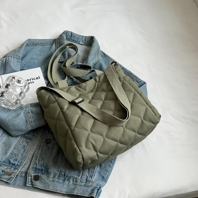 Large Capacity Bag for Women, Fashion and Casual Solid Color Diamond Grid Embroidered Thread Shoulder Bag, Commuting Tote Bags