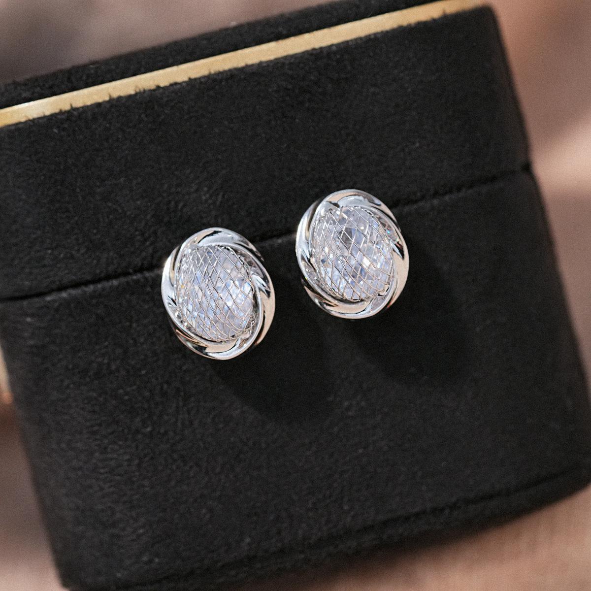 18K Gold Plated Zircon Ear Cuff: Fashionable and Elegant High-End Jewelry