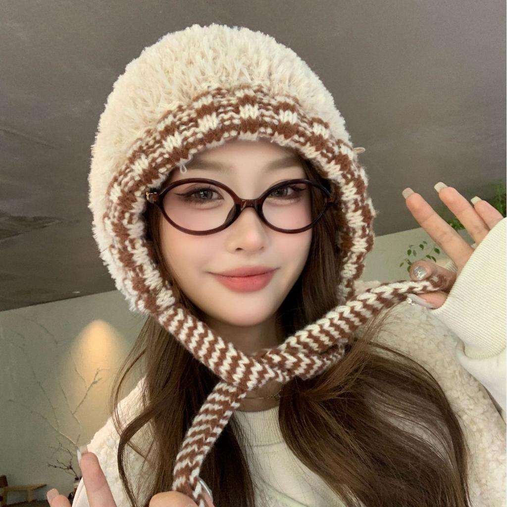 Autumn and Winter New Contrasting Color Rough Edge Ear Protector Hat Thickened Warm Braid Pullover Hat Showing Face Small Knitted Wool Hat