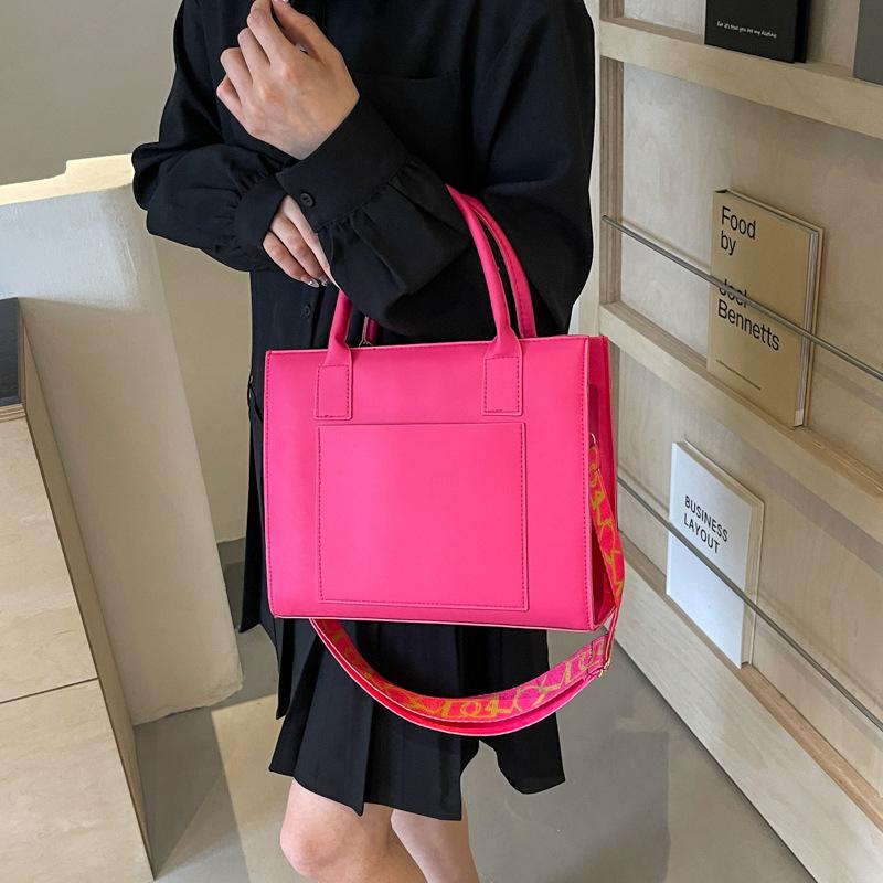 Wide Shoulder Strap Bag Women's 2025 New Spring and Summer Versatile Trend Commuter Tote Bag European and American Fashion Portable Messenger Bag