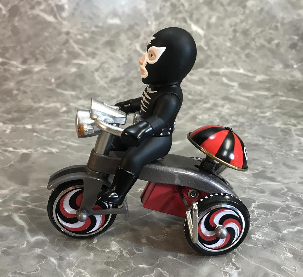 Art Storm EX Tricycle Shocker Bone Combatant Type B Wind-up Tricycle Figure