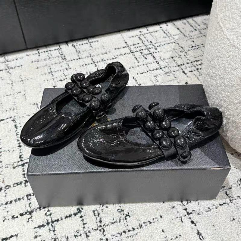 

Fashion ballet flats women s French one-word buckle round bead Mary Jane shoes leather pleats soft waxy 40 золотой