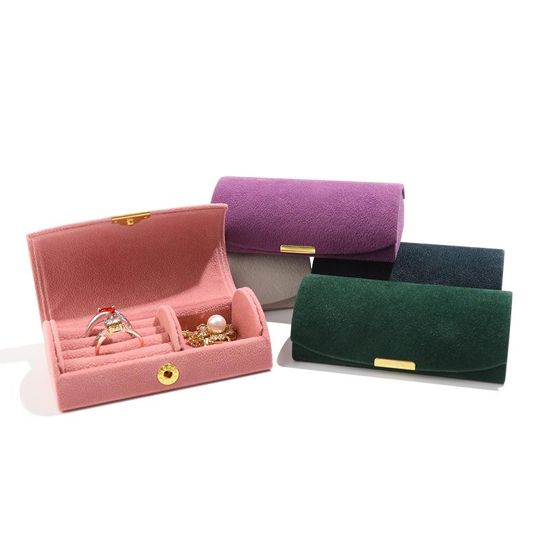 Arched Velvet Jewelry Box: Portable Mini Organizer for Bracelets, Earrings, and Beads