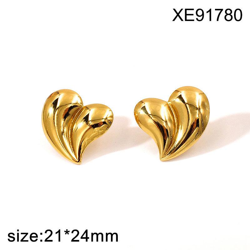 Stylish Titanium Steel Vacuum-Plated Lightweight Luxury Flower Stud Earrings