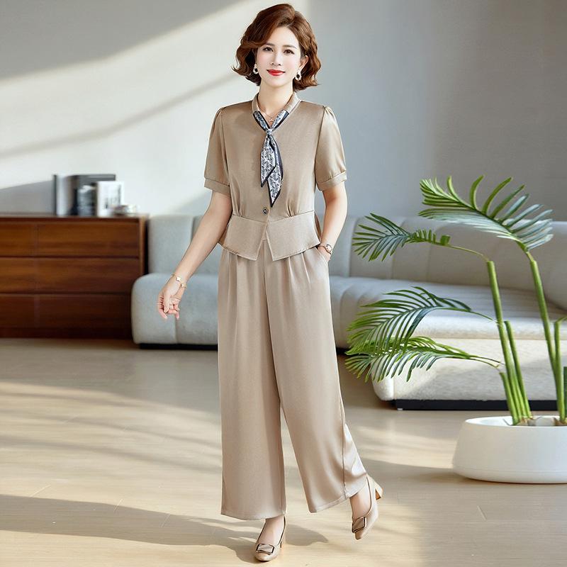 Summer 2026 Stylish Two-Piece Set for Middle-Aged & Elderly Women – Age-Reducing, Slimming Short Sleeve Suit