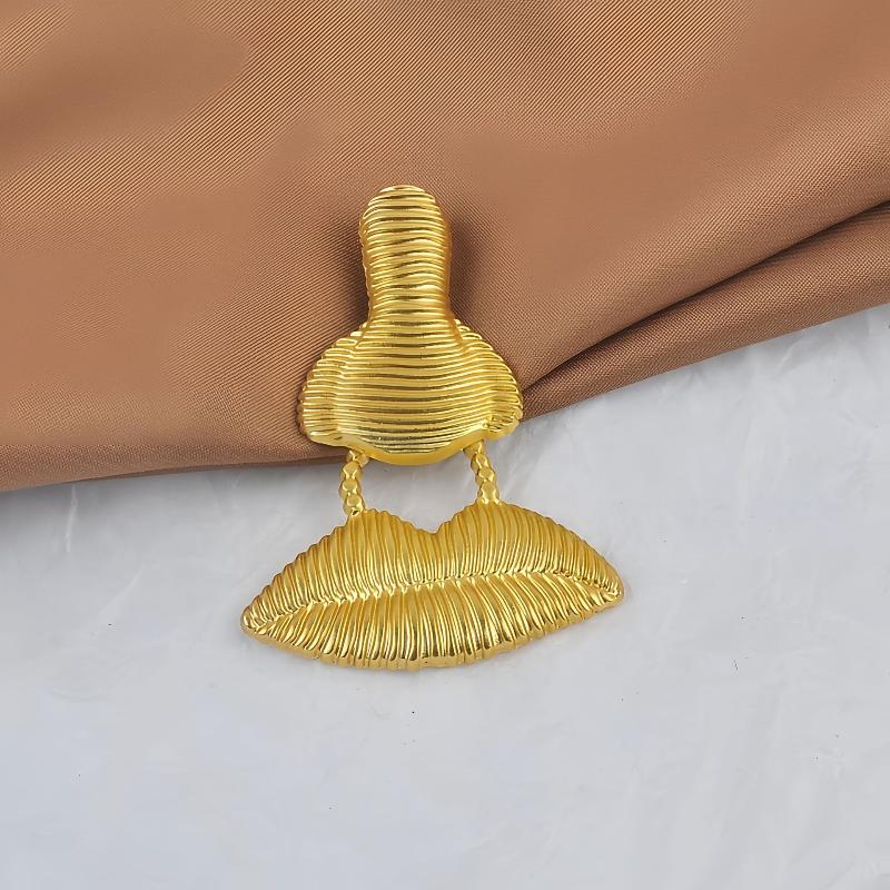 Retro Baroque Style Gold Eye Brooch Long Pearl Tassels Vintage Women Lapel Pin for Bridesmaid Dress Decor Nice Gift