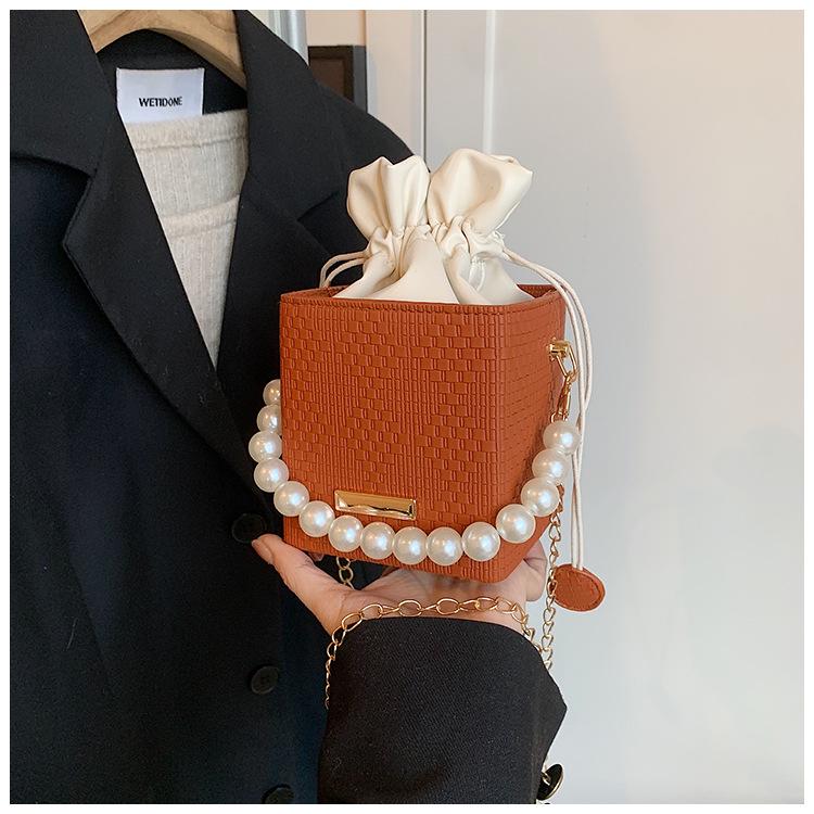 

Модная сумка-кроссбоди на цепочке с жемчугом в западном стиле, 2024 темно-коричневого