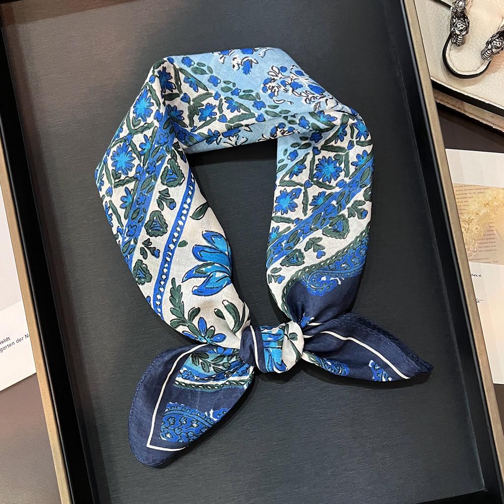 Retro small square scarf female literary French Korean version fashionable foreign style versatile neck protection small scarf multi-functional hai