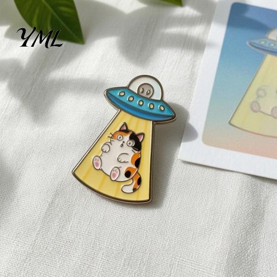 Kitten Badge Pin Enamel UFO Cat Metal Brooch, Aliens Ship Pin, Lapel Clothing Bag Scarves Hat Accessories for Men Women Brooch