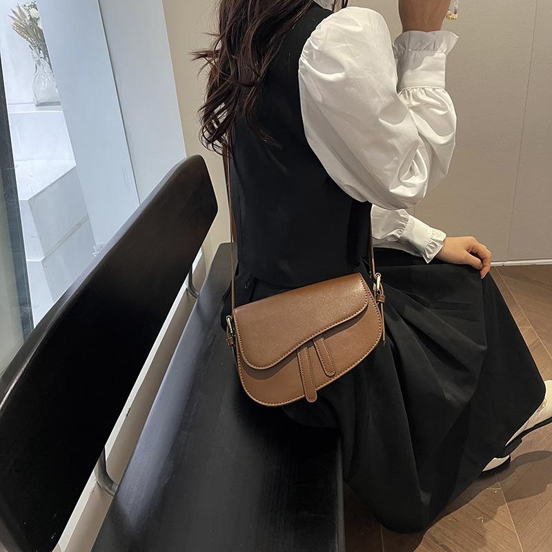 Premium texture niche bag 2025 new women's bag summer popular messenger bag single shoulder underarm saddle bag