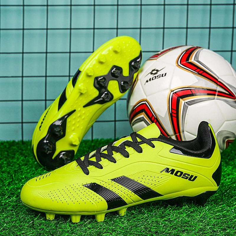 A pair of football shoes for men's low-top children and students with long nails, artificial grass training shoes, broken nails, sports shoes.