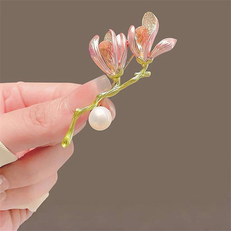 Lyxiga Temperament Liljeblommor Broscher För Kvinnor Flickor Vintage Emaljpins Mångsidiga Glänsande Corsage Kläder Accessoarer Gåvor