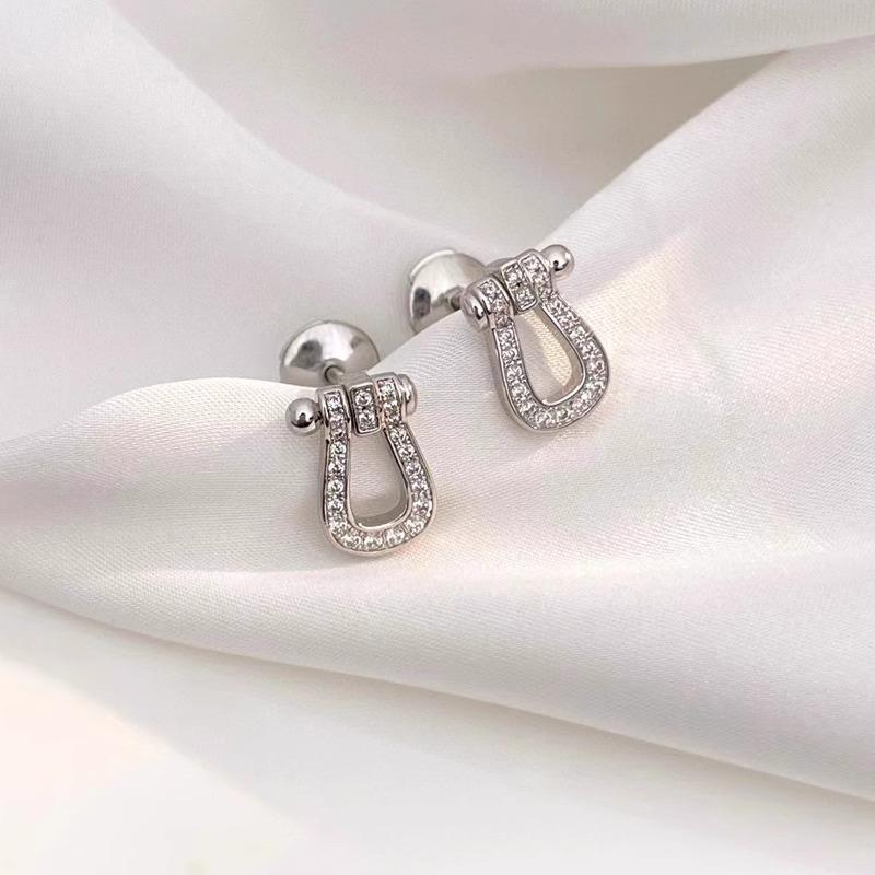 Boucles d'oreilles en Or 18K en Fer à Cheval Entièrement Pavées de Diamants en Forme de U Fei Jia - Design Polyvalent et Tendance pour Femmes