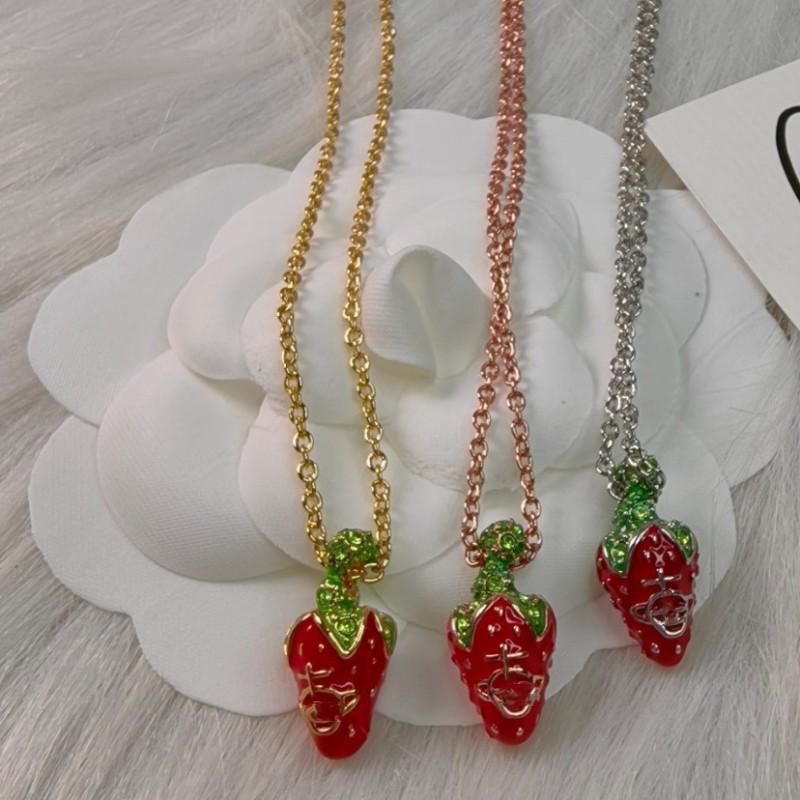 Western Empress Erdbeerkette: Niedlicher roter Saturn-Anhänger Choker, Weihnachts-Stil