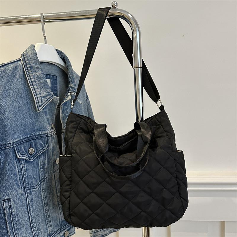 

Stylish Large Capacity Canvas Tote Bag In Black And Pastel Colors For Casual Outings