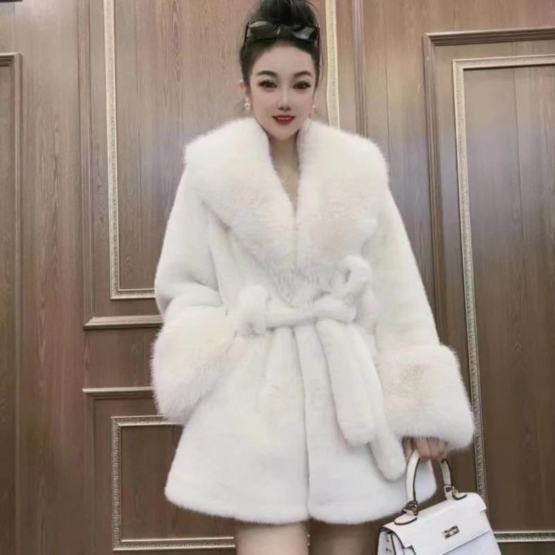 Autumn and Winter New Big Fur Collar Waist Fur Fur Jacket Thickened Warm Fashion Light Luxury and Thin