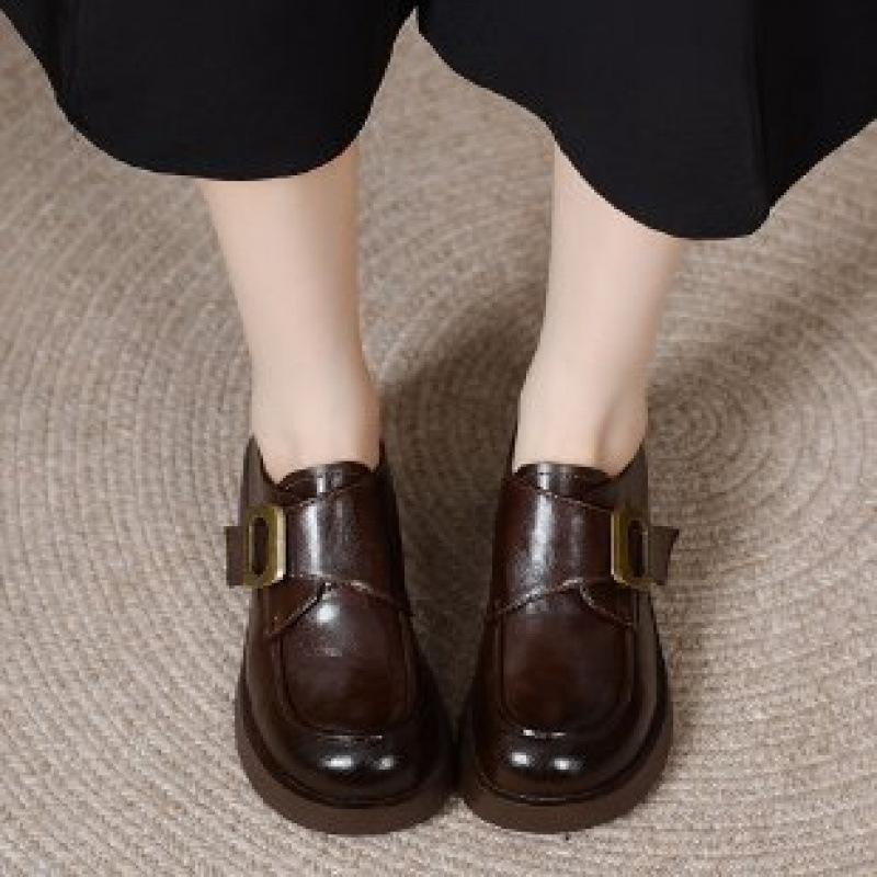 

Женские лоферы на платформе с застежкой-липучкой, новая коллекция осень 2025, ретро британский стиль, черные универсальные туфли из маленькой кожи на толстом каблуке 37 коричневый