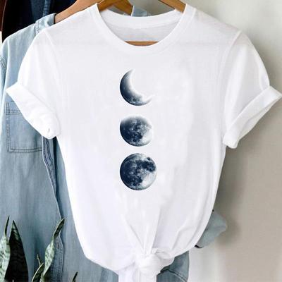 (Asya Boyutu) Kadın Baskı Tee Ay Trend Güzel Tarzı Sevimli Üst Giyim Rahat Kısa Kollu Moda Tshirt Bayan Kadın Grafik T-shirt