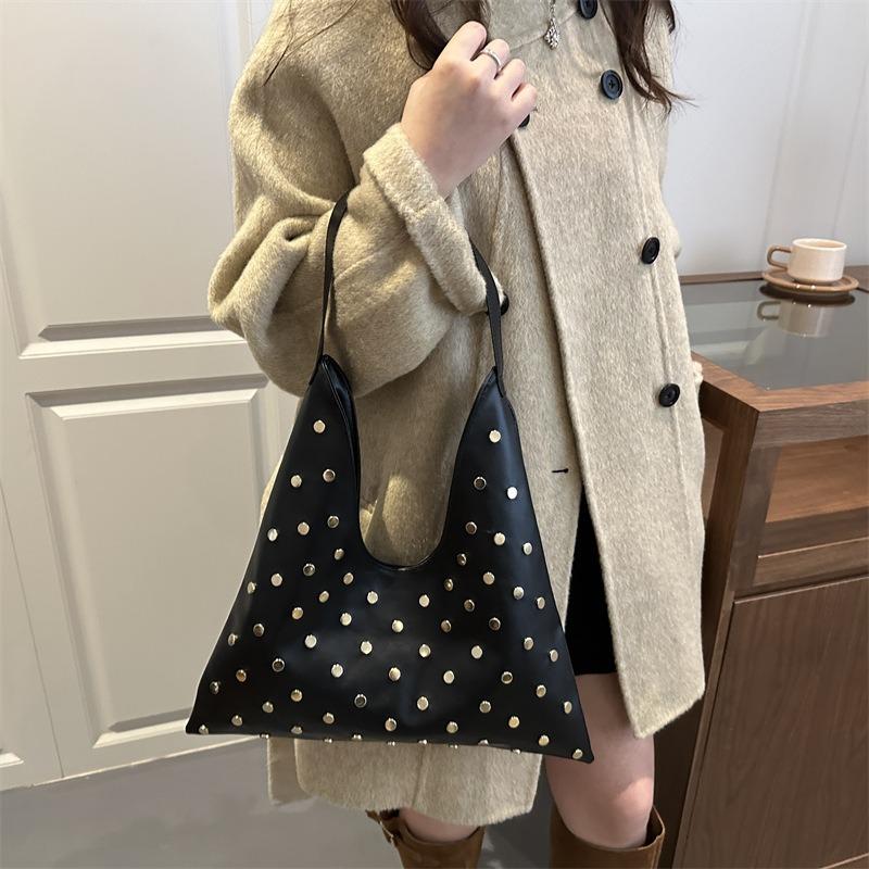 New Stylish and Simple Shoulder Bag Trendy Rivet Personalized Underarm Bag Niche Design Handbag