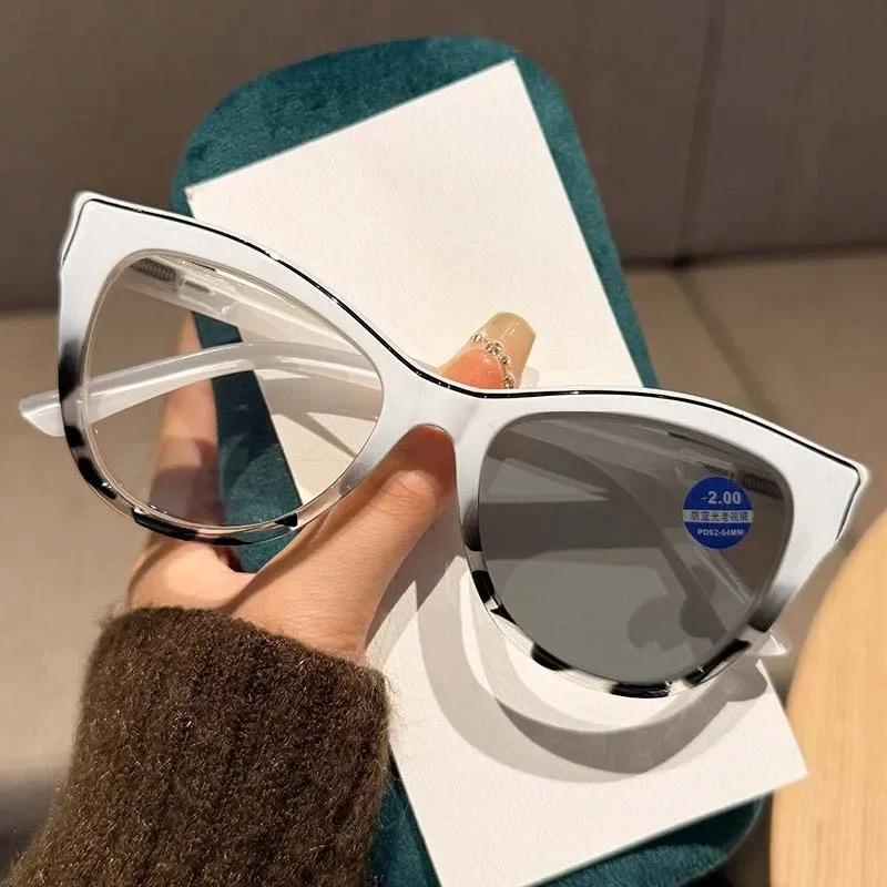 Stylish Photochromic Myopia Glasses Women's Fashion Cat Eye Color Changing Eyeglasses Anti Blue Light Minus Sight  Eyewear -4.0