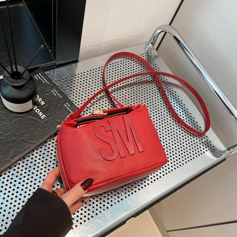 

Модная сумка-камера с надписью 2025: Универсальная сумка через плечо/кроссбоди в стиле инфлюенсера красный