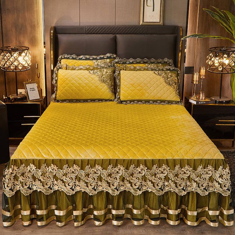 Luxuriöse Tagesdecke aus goldgelbem Kristallsamt mit Spitzenrüschen, gesteppter Bettrock mit Stickerei, Matratzenbezug, Bettlaken, Kissenbezüge