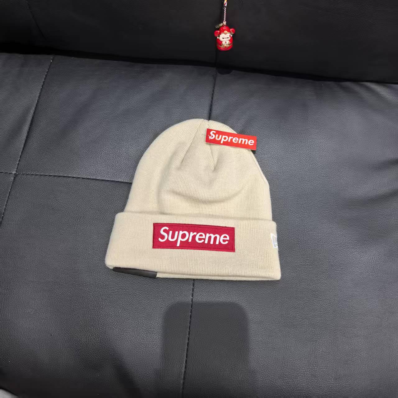 

Star-Style Trendy Unisex Knit Hats with Letter Design for Autumn/Winter