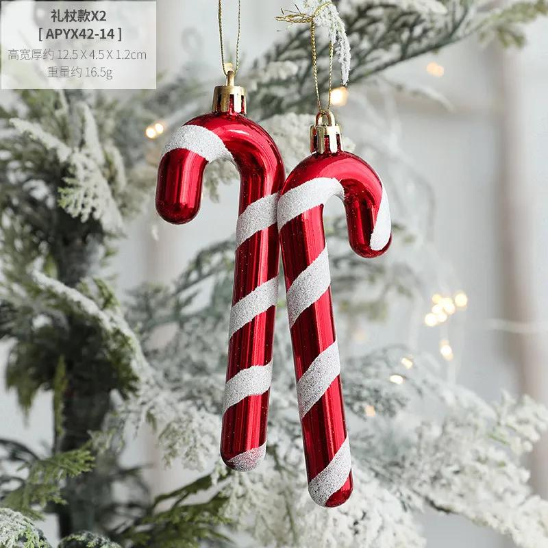 Weihnachtsbaumschmuck, Schneemänner, gesichtsloser Weihnachtsmann, Zuckerstangen, bunte Kugeln, kleine Häuser, Weihnachtsdeko