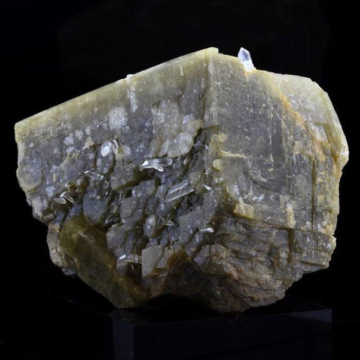 Pierres et Minéraux. Siderite, Quartz. 1328.0 ct. Mésage Mine, Vizille, France..