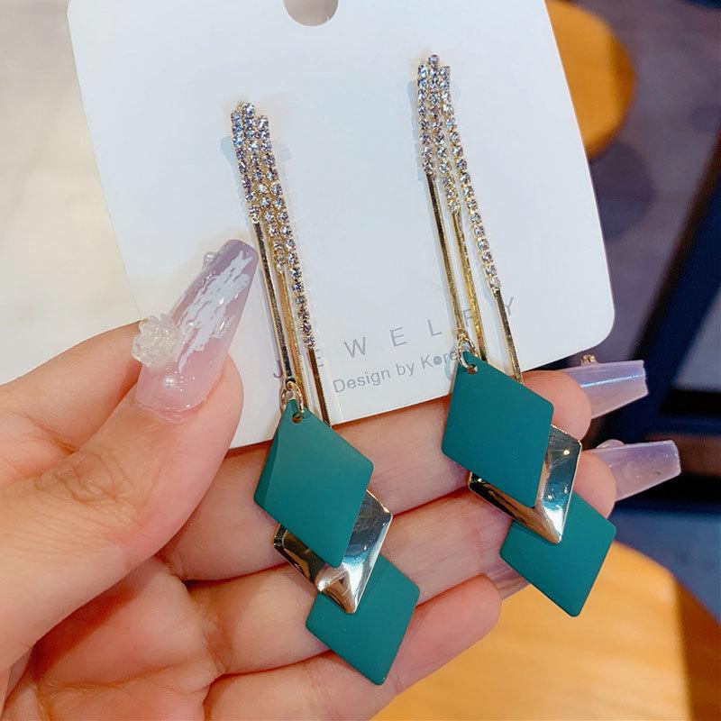 Elegant Geometric Tassel Earrings with Diamond Accents - Versatile and Stylish Rhombus Studs.