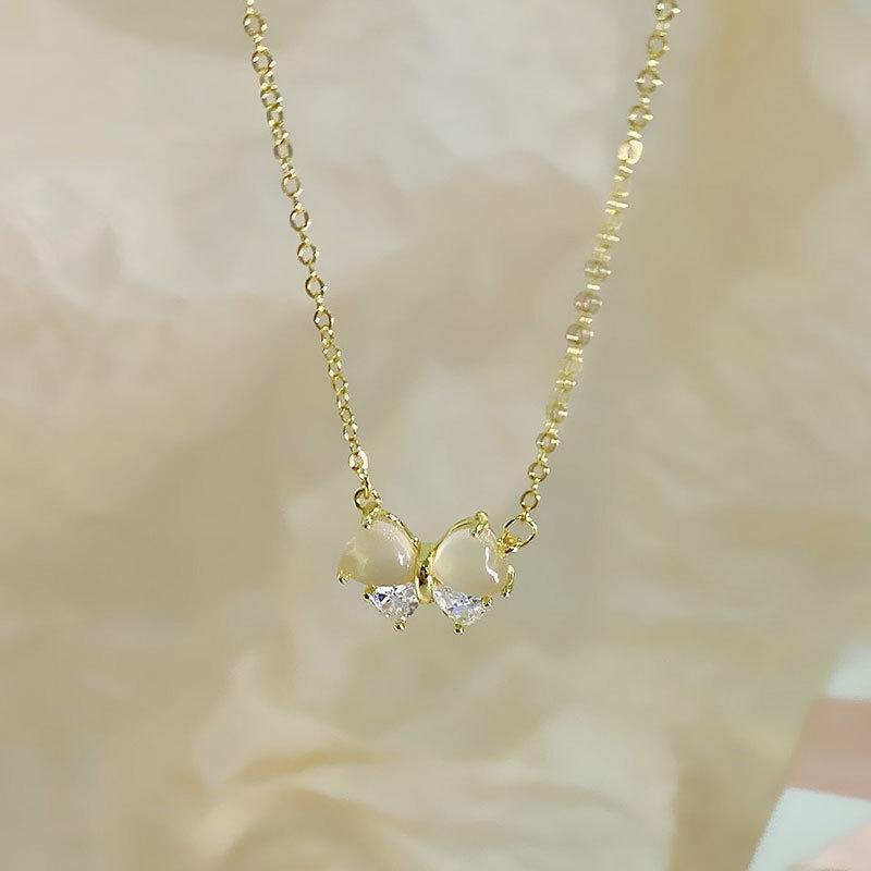 

Ожерелье с бантом из белого нефрита, милое, изысканное, на ключицу, легкая роскошь, ощущение высокого класса, на каждый день