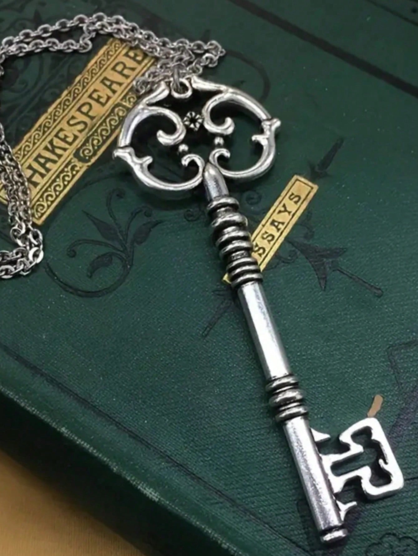 

1pc Gothic Mysterious Magic Key Pendant Charm Necklace, Witchcraft Jewelry Gift Vintage Bronze Silvery Necklace For Men